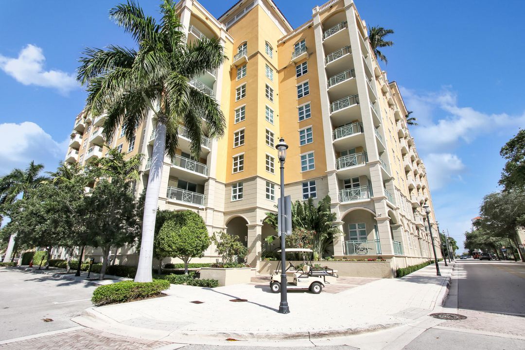 Active With Contract: $3,200 (2 beds, 2 baths, 1270 Square Feet)