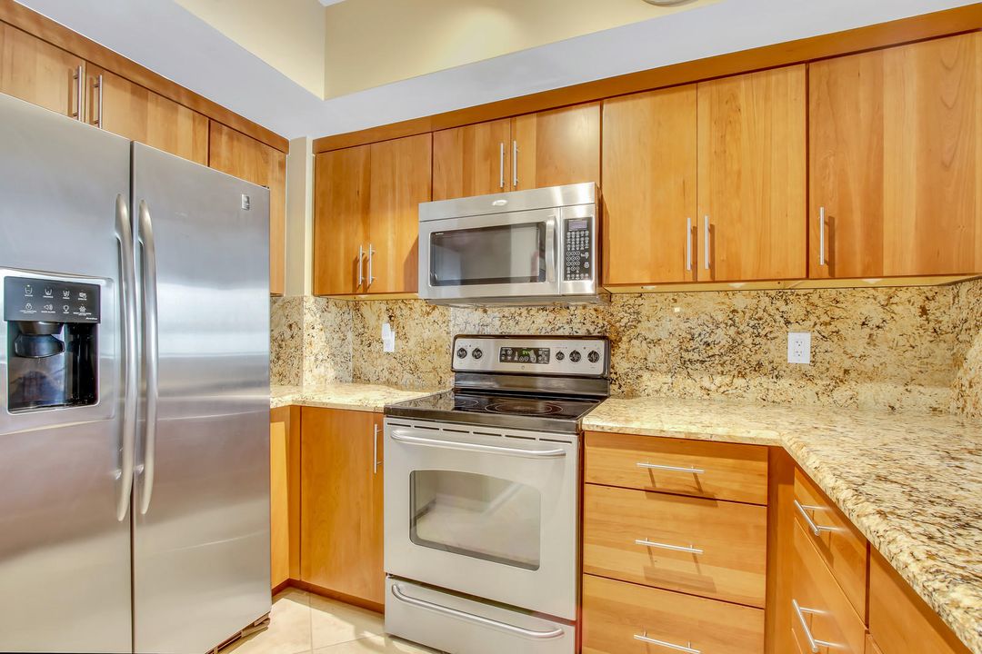 Active With Contract: $3,200 (2 beds, 2 baths, 1270 Square Feet)