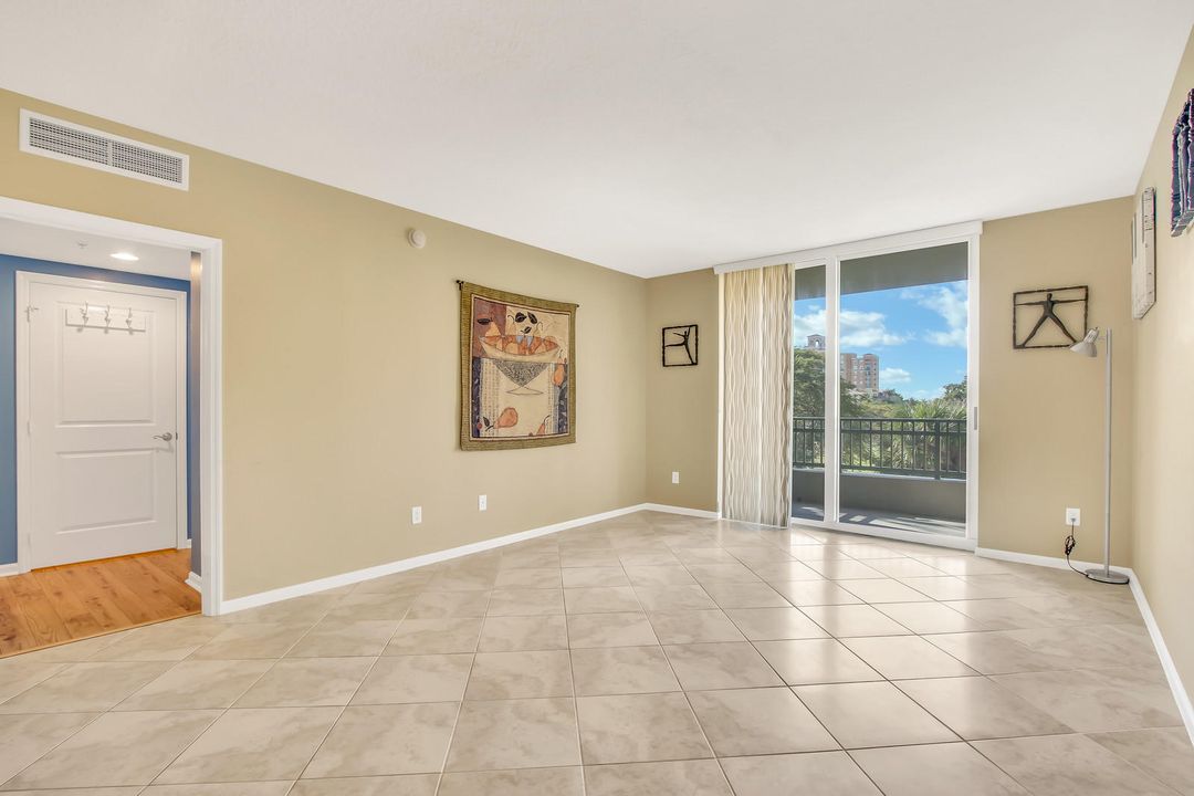 Active With Contract: $3,200 (2 beds, 2 baths, 1270 Square Feet)