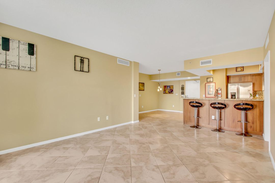 Active With Contract: $3,200 (2 beds, 2 baths, 1270 Square Feet)