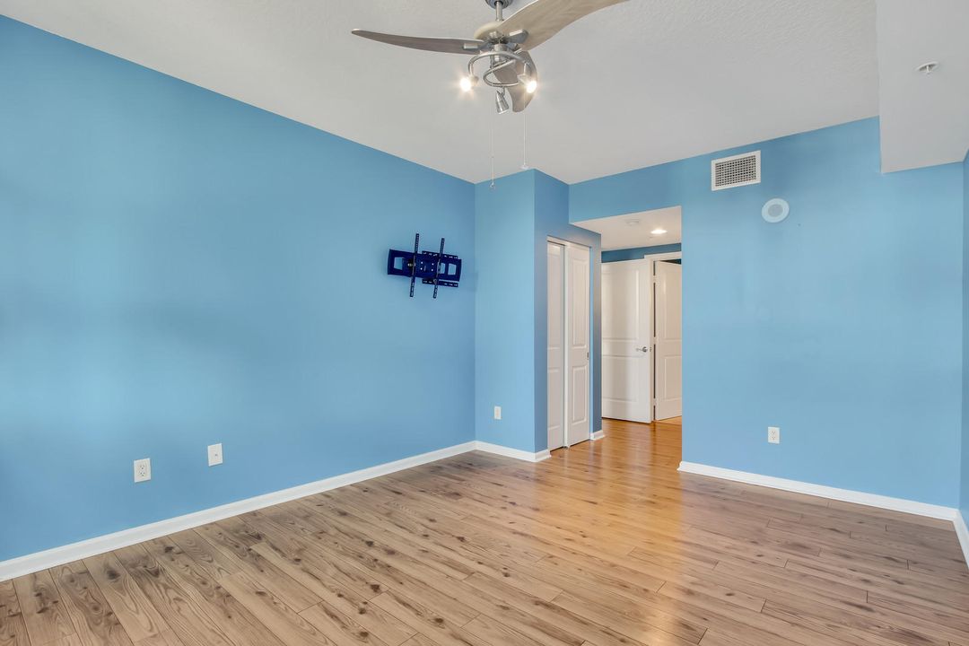 Active With Contract: $3,200 (2 beds, 2 baths, 1270 Square Feet)