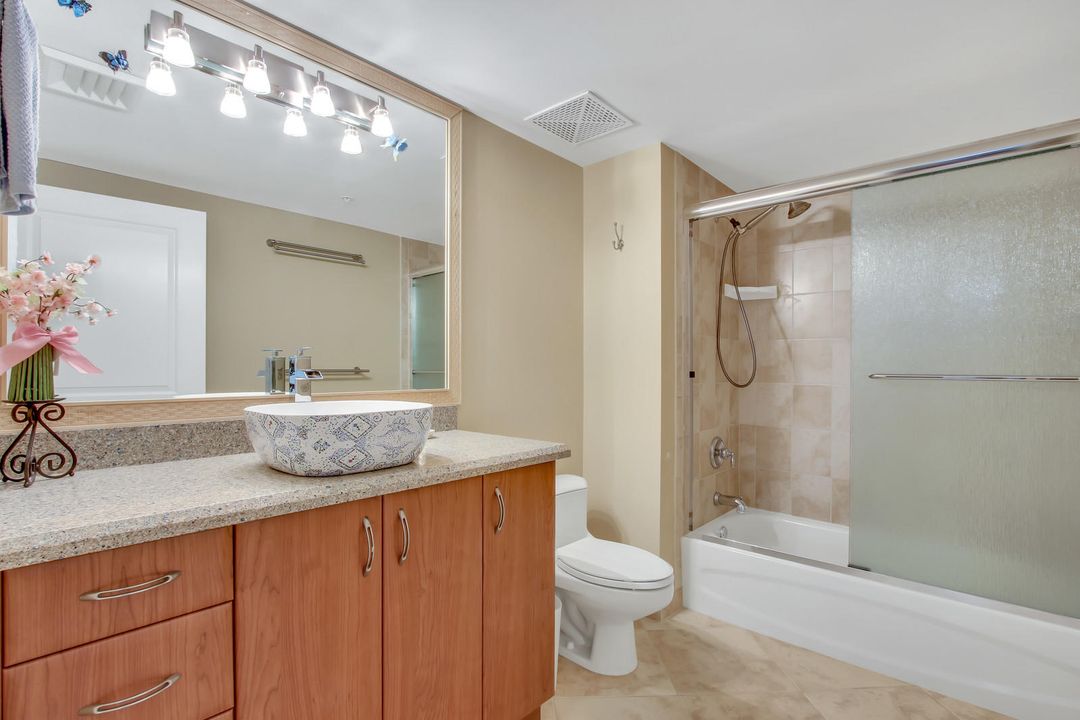 Active With Contract: $3,200 (2 beds, 2 baths, 1270 Square Feet)