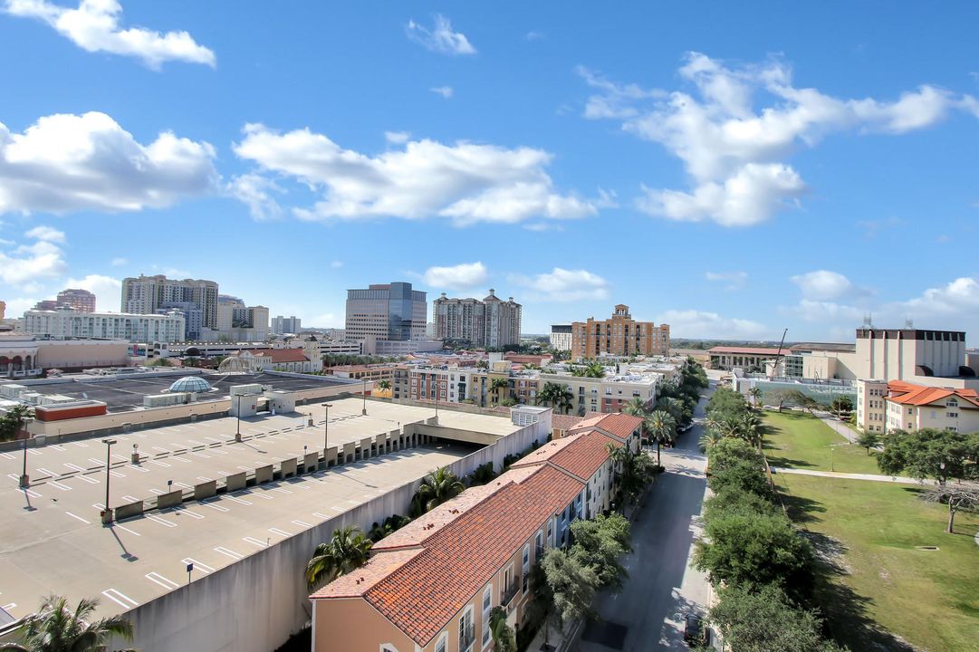 Active With Contract: $3,200 (2 beds, 2 baths, 1270 Square Feet)