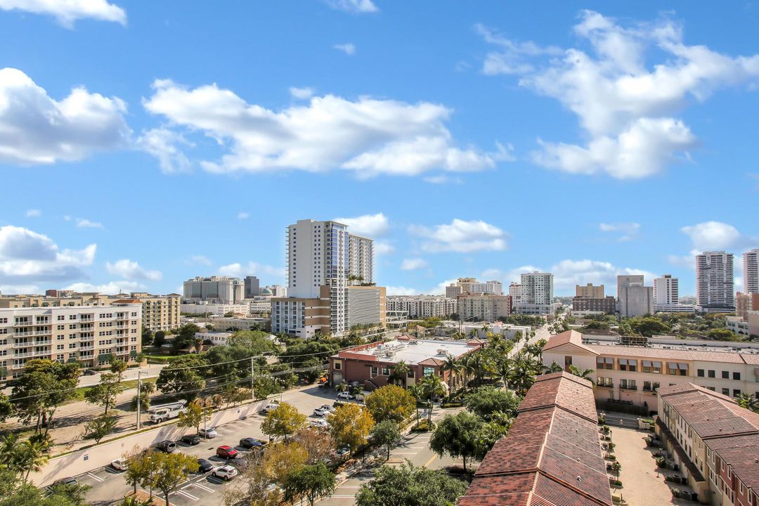 Active With Contract: $3,200 (2 beds, 2 baths, 1270 Square Feet)