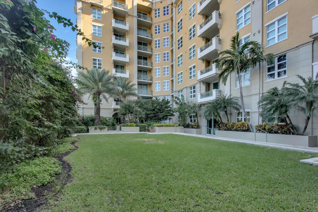 Active With Contract: $3,200 (2 beds, 2 baths, 1270 Square Feet)