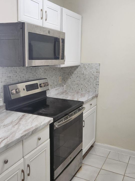 En Venta: $220,000 (2 camas, 2 baños, 864 Pies cuadrados)