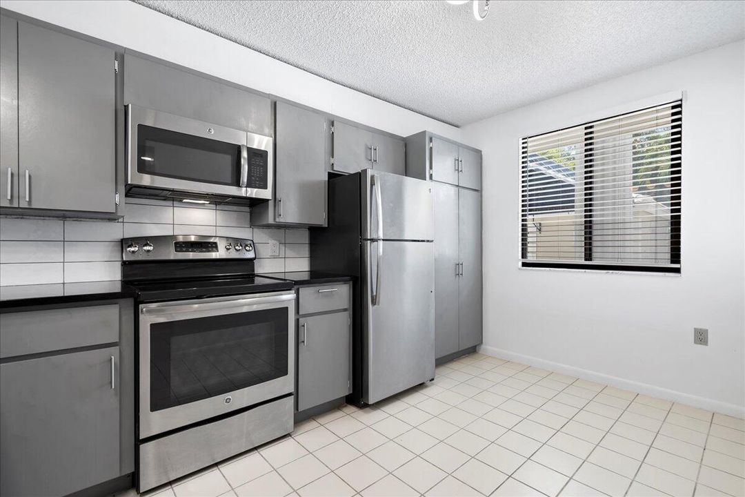 For Sale: $260,000 (2 beds, 2 baths, 1397 Square Feet)