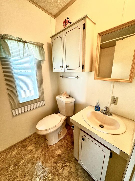 For Sale: $179,000 (2 beds, 2 baths, 840 Square Feet)