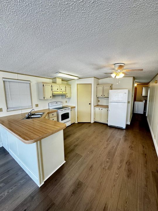 For Sale: $179,000 (2 beds, 2 baths, 840 Square Feet)