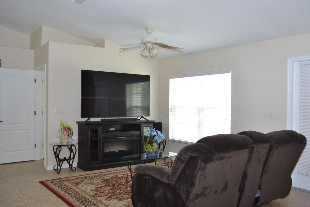 For Sale: $345,000 (3 beds, 2 baths, 1595 Square Feet)