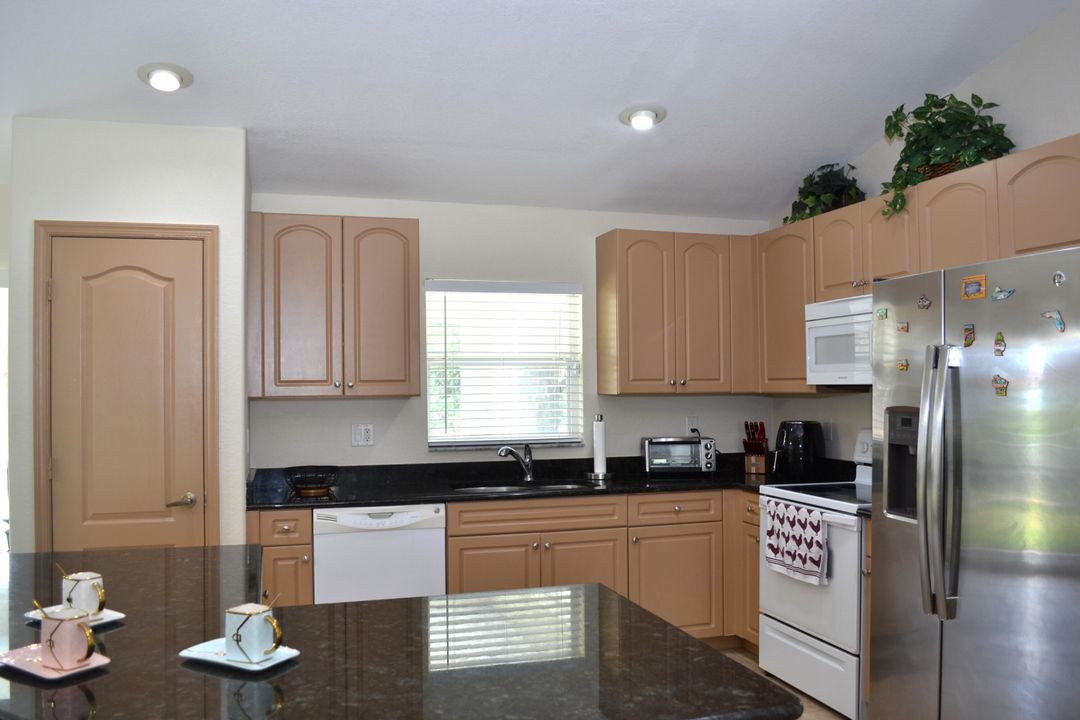 For Sale: $345,000 (3 beds, 2 baths, 1595 Square Feet)