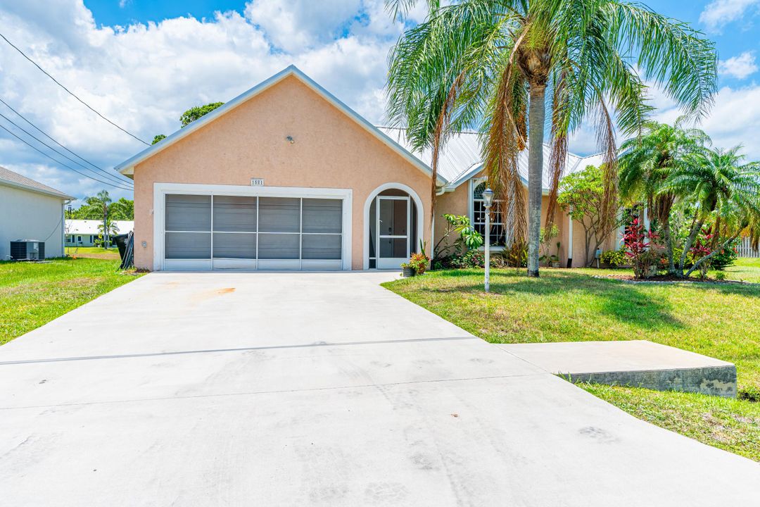 For Sale: $470,000 (3 beds, 2 baths, 1928 Square Feet)