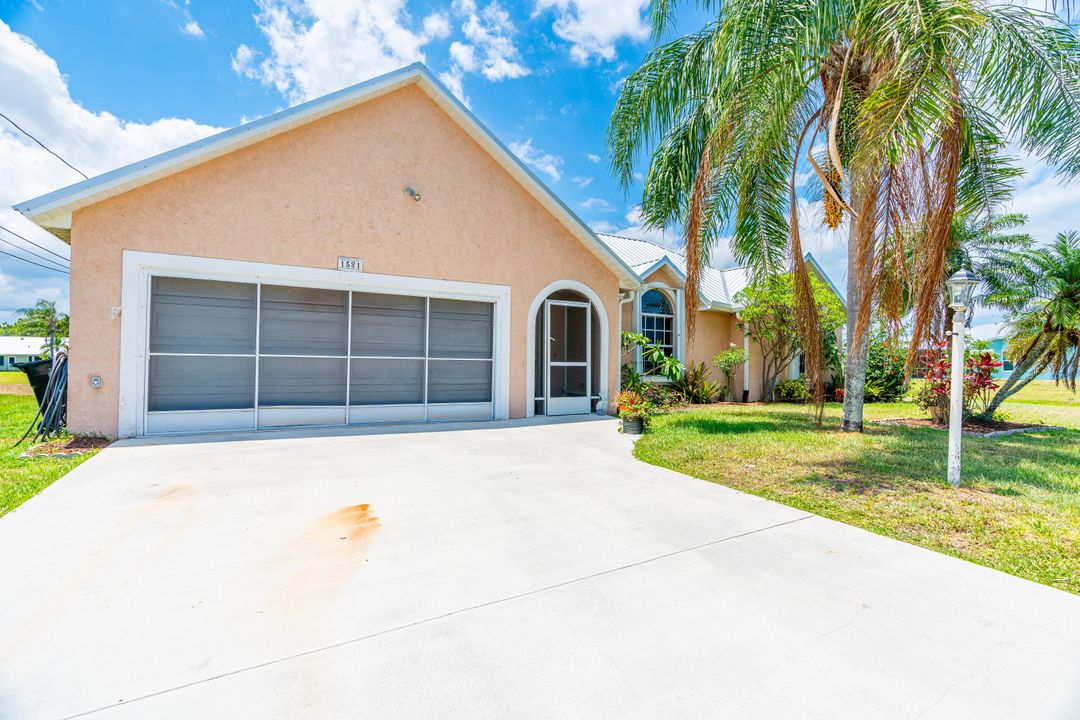 For Sale: $470,000 (3 beds, 2 baths, 1928 Square Feet)