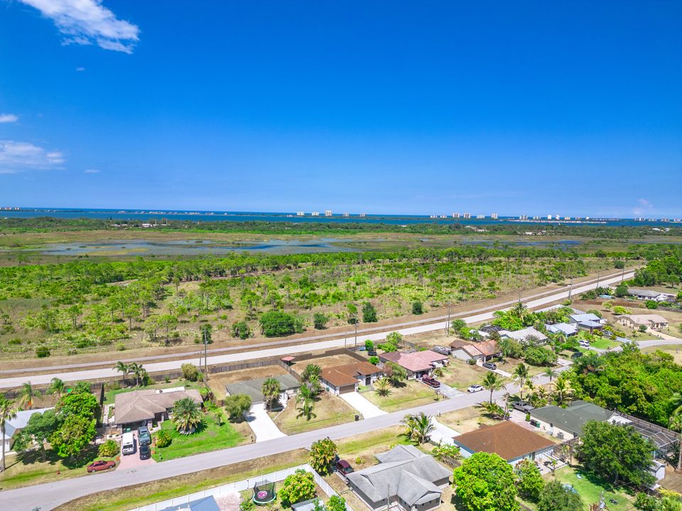 For Sale: $470,000 (3 beds, 2 baths, 1928 Square Feet)