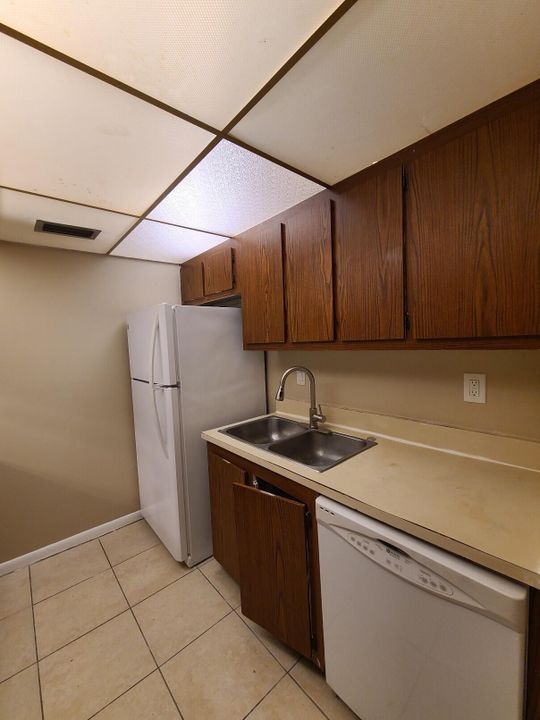 For Rent: $1,750 (2 beds, 1 baths, 850 Square Feet)