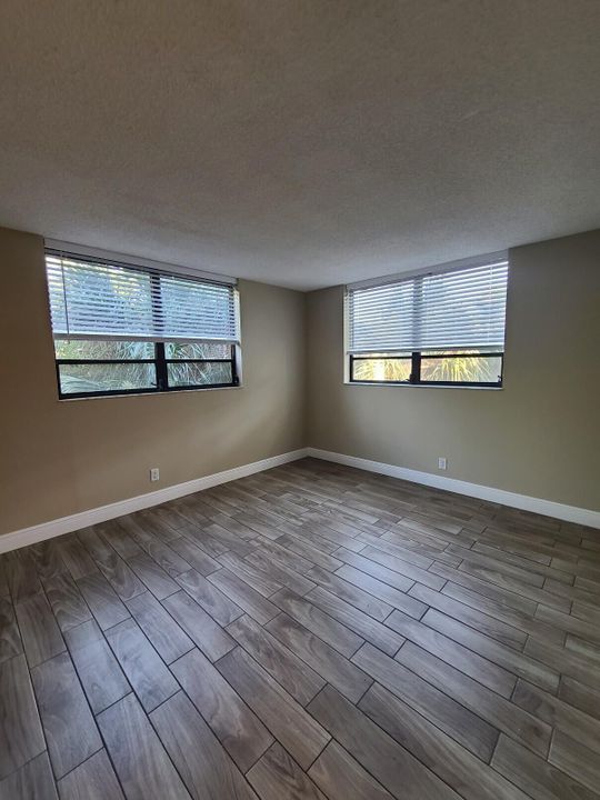 For Rent: $1,750 (2 beds, 1 baths, 850 Square Feet)