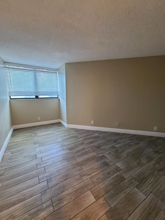 For Rent: $1,750 (2 beds, 1 baths, 850 Square Feet)