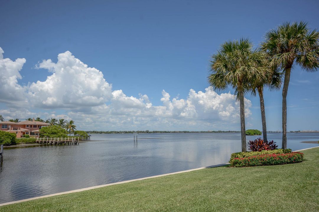 For Sale: $1,380,000 (2 beds, 2 baths, 1478 Square Feet)