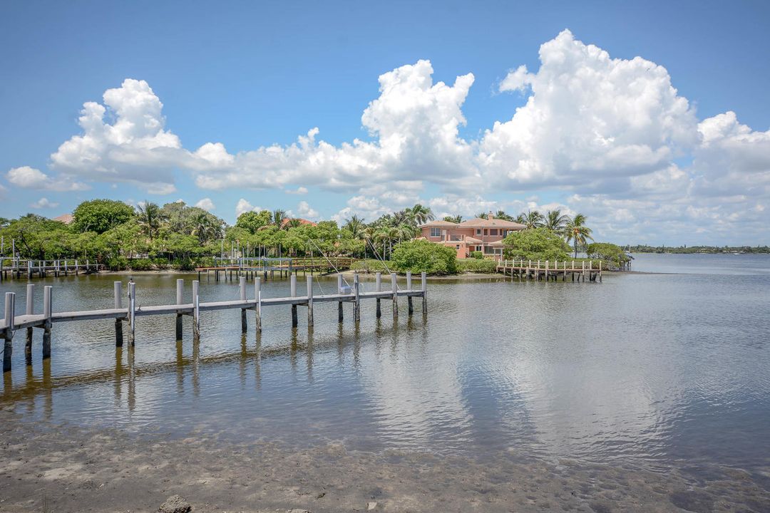 For Sale: $1,380,000 (2 beds, 2 baths, 1478 Square Feet)