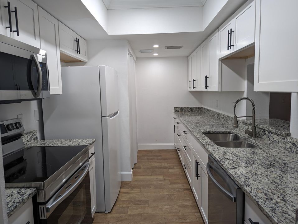 For Sale: $449,000 (2 beds, 2 baths, 1339 Square Feet)