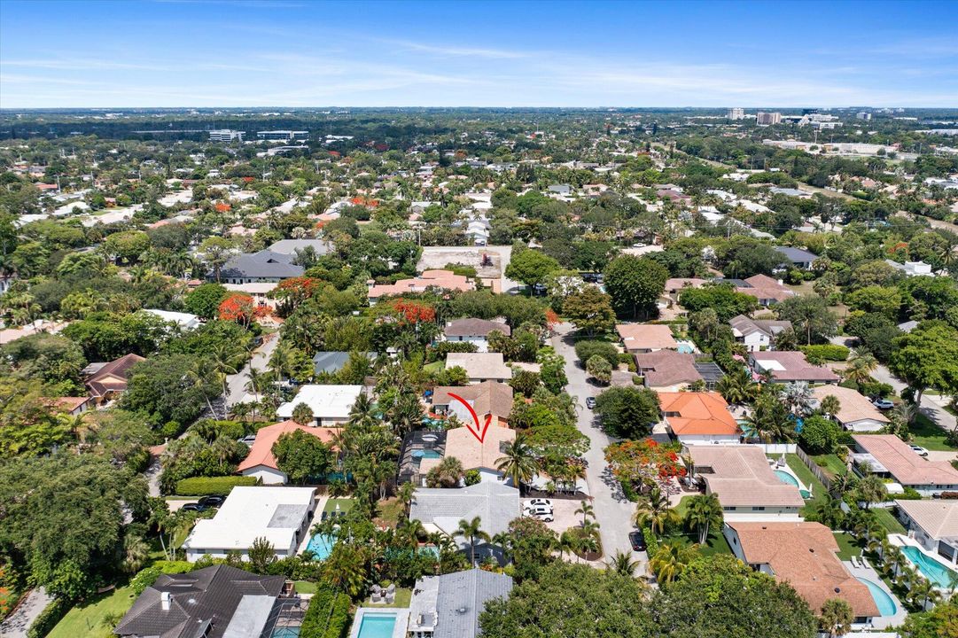 Active With Contract: $1,050,000 (3 beds, 2 baths, 1644 Square Feet)