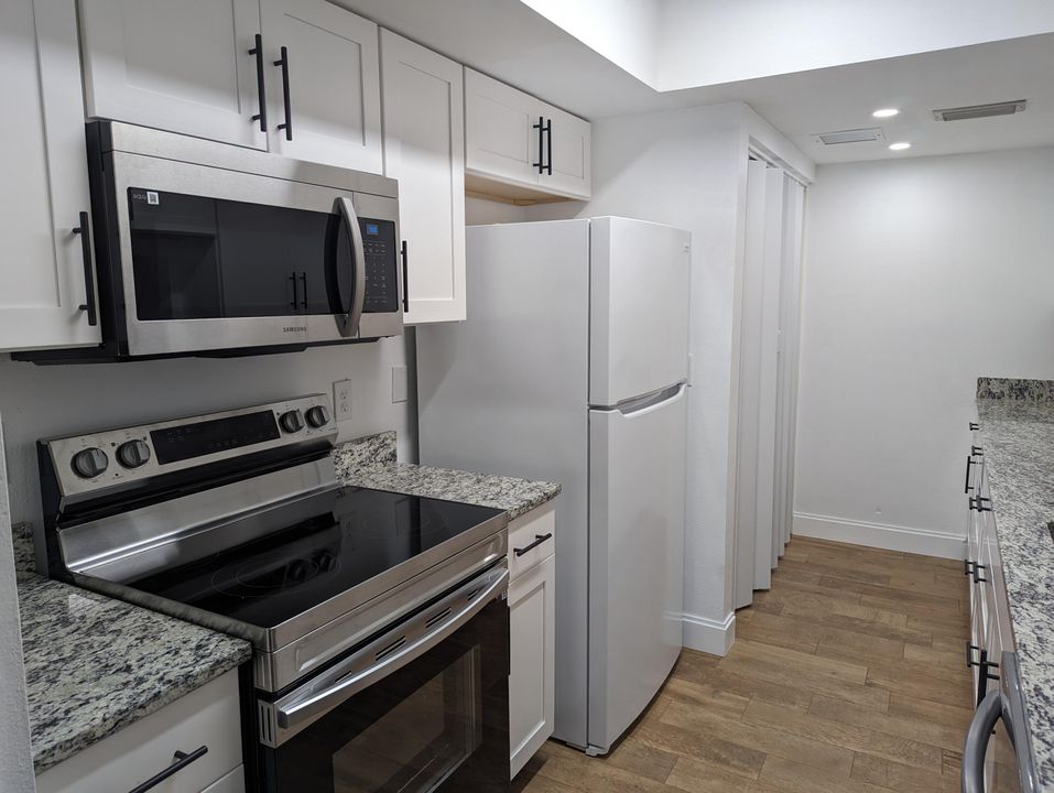 For Sale: $449,000 (2 beds, 2 baths, 1339 Square Feet)