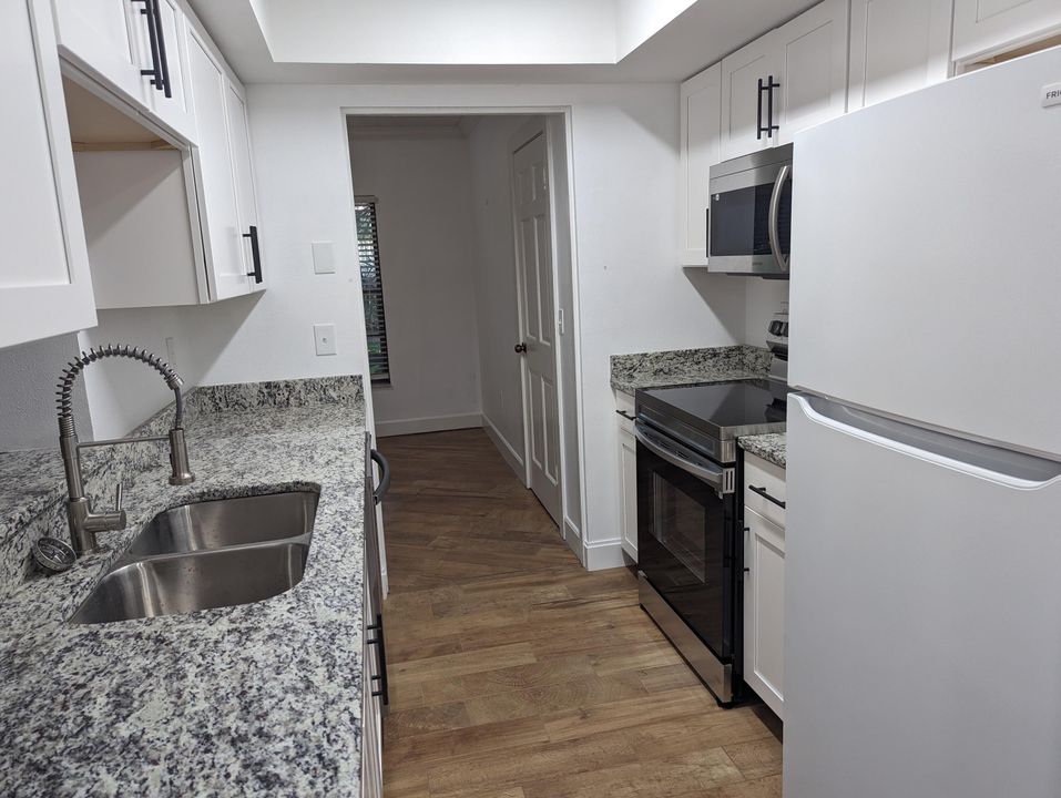 For Sale: $449,000 (2 beds, 2 baths, 1339 Square Feet)