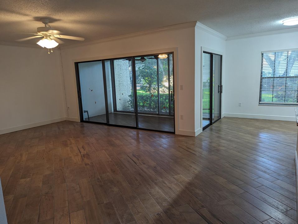 For Sale: $449,000 (2 beds, 2 baths, 1339 Square Feet)