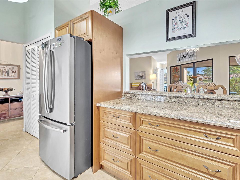 Active With Contract: $2,500 (2 beds, 2 baths, 1296 Square Feet)