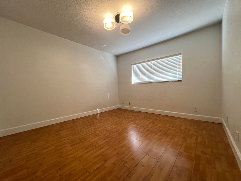 For Rent: $2,600 (3 beds, 2 baths, 1740 Square Feet)