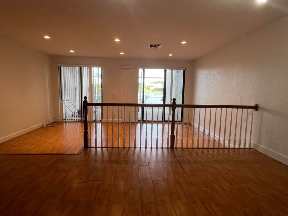 For Rent: $2,600 (3 beds, 2 baths, 1740 Square Feet)