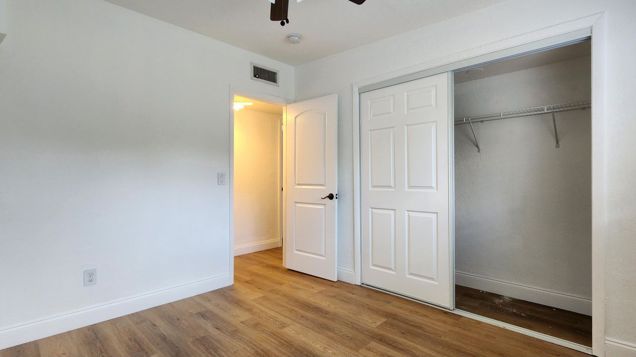 For Sale: $325,000 (3 beds, 2 baths, 1220 Square Feet)