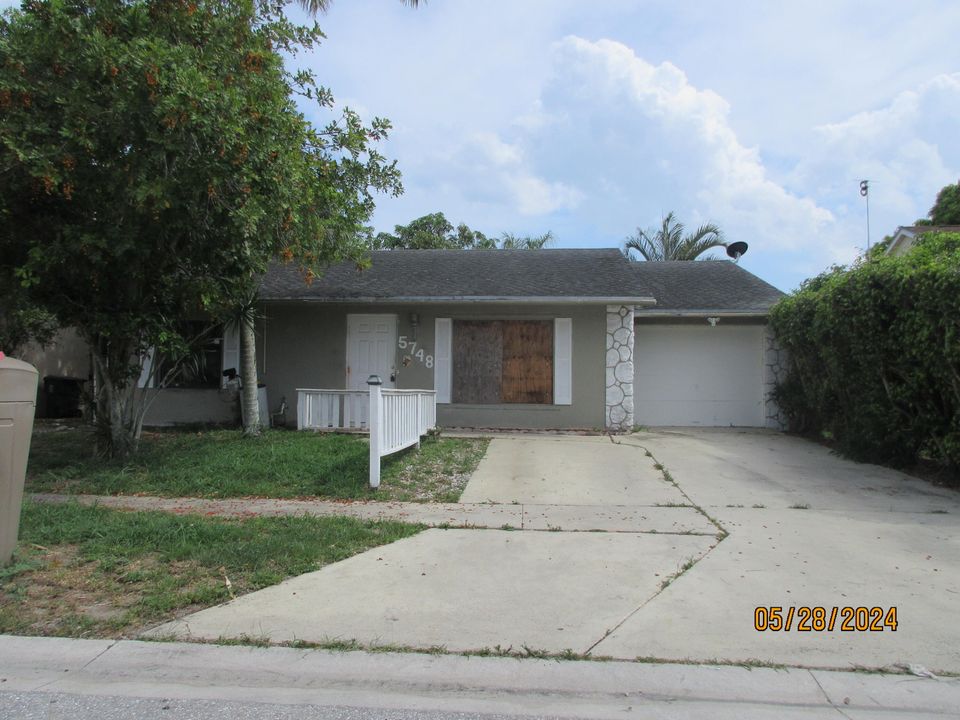 For Sale: $348,400 (2 beds, 2 baths, 1429 Square Feet)