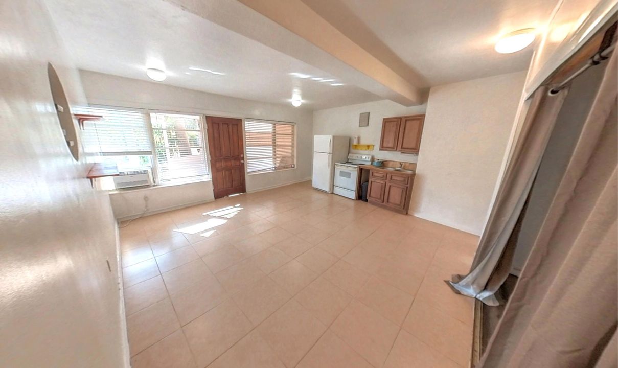 Active With Contract: $1,595 (1 beds, 1 baths, 351 Square Feet)