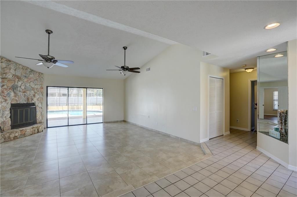 Active With Contract: $427,000 (4 beds, 2 baths, 2121 Square Feet)