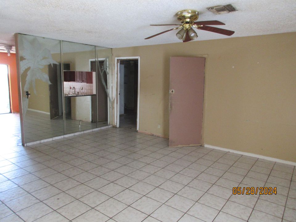 For Sale: $348,400 (2 beds, 2 baths, 1429 Square Feet)