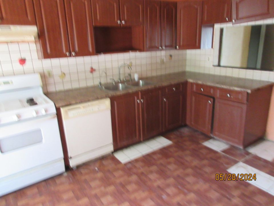 For Sale: $348,400 (2 beds, 2 baths, 1429 Square Feet)