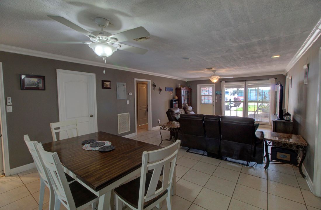 For Sale: $370,000 (3 beds, 3 baths, 2333 Square Feet)