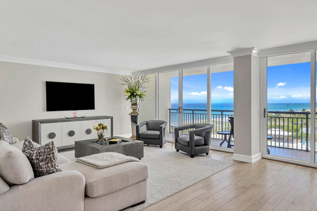 Active With Contract: $1,150,000 (2 beds, 2 baths, 1236 Square Feet)