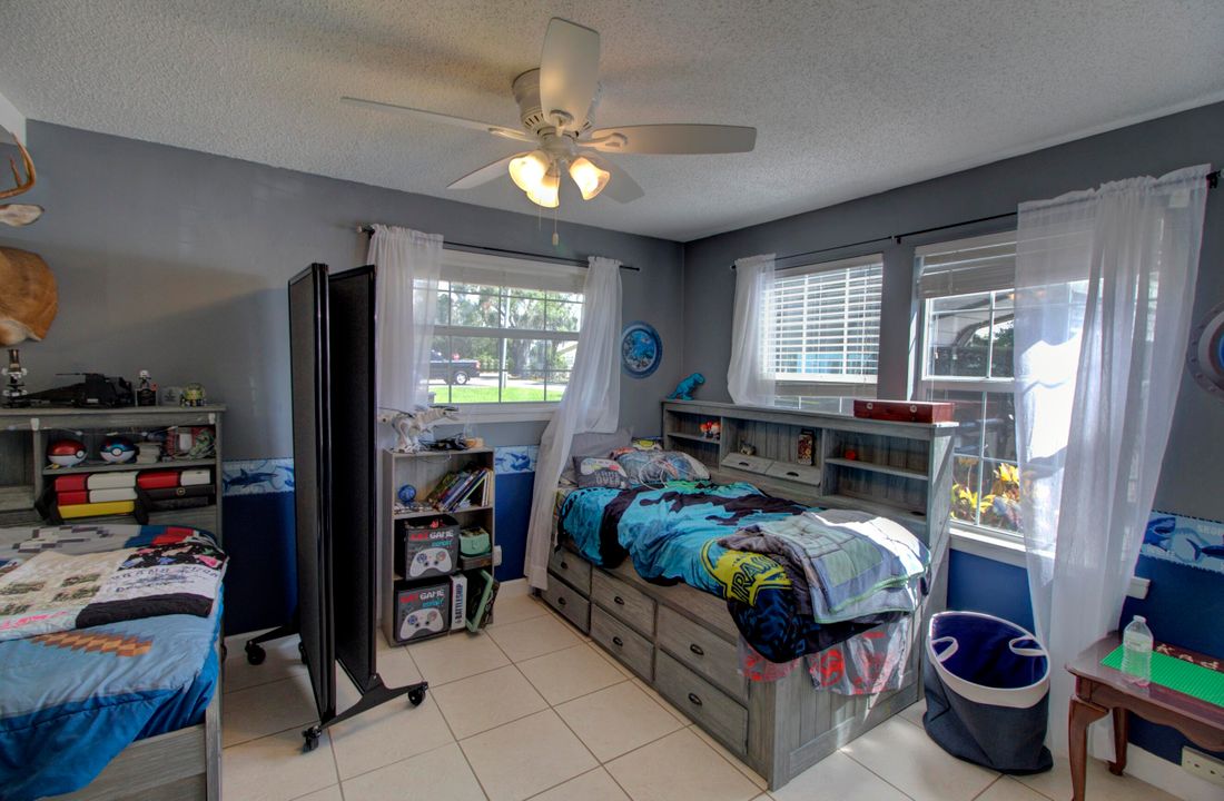 For Sale: $370,000 (3 beds, 3 baths, 2333 Square Feet)