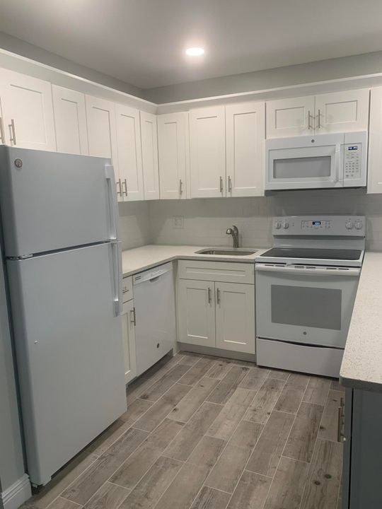 For Rent: $1,895 (1 beds, 1 baths, 722 Square Feet)