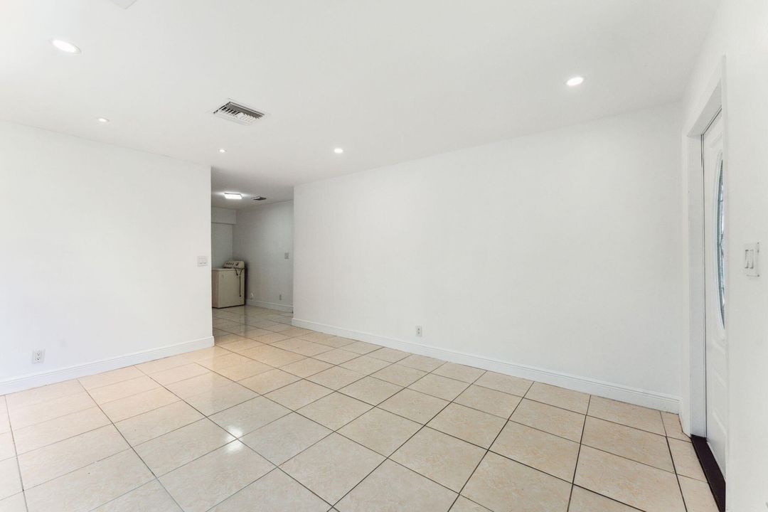 Active With Contract: $3,100 (4 beds, 2 baths, 1295 Square Feet)