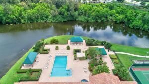 Active With Contract: $2,500 (2 beds, 2 baths, 1296 Square Feet)