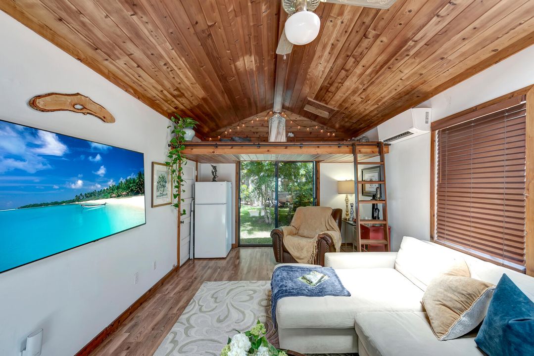 For Sale: $545,000 (2 beds, 1 baths, 1452 Square Feet)