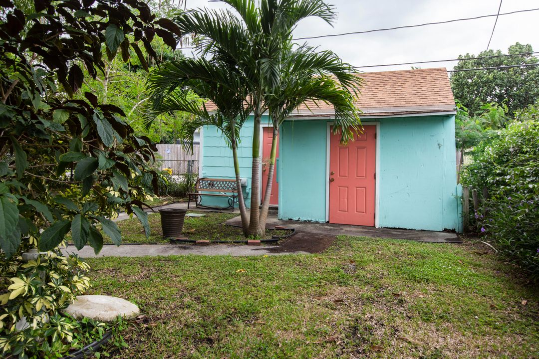 For Sale: $900,000 (3 beds, 1 baths, 1184 Square Feet)