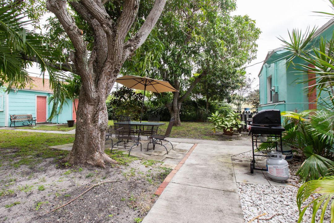 For Sale: $900,000 (3 beds, 1 baths, 1184 Square Feet)