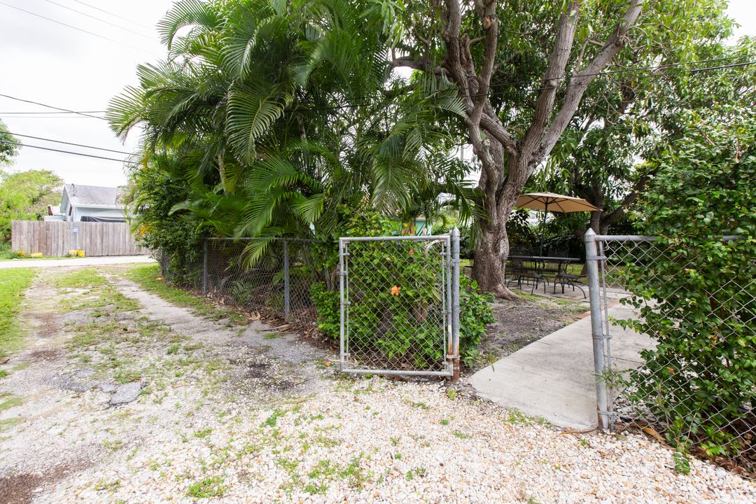 For Sale: $900,000 (3 beds, 1 baths, 1184 Square Feet)