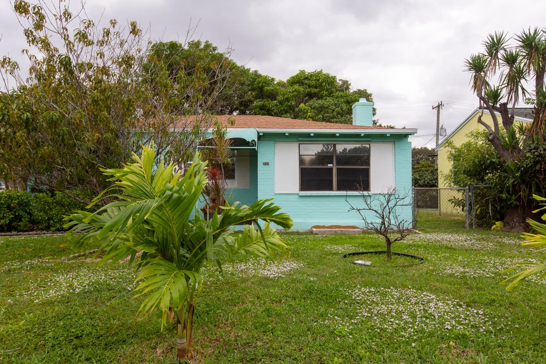 For Sale: $900,000 (3 beds, 1 baths, 1184 Square Feet)