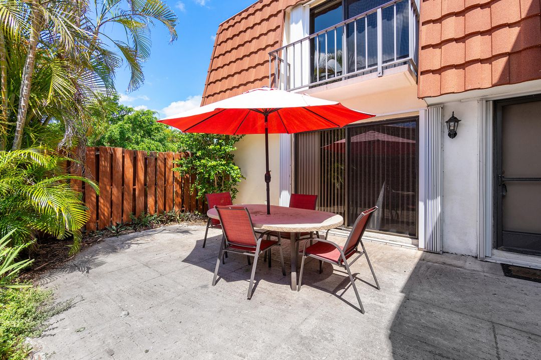 For Sale: $359,000 (2 beds, 2 baths, 1230 Square Feet)