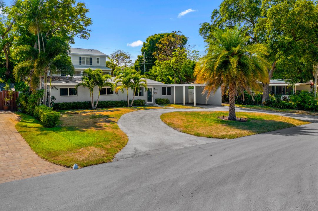 For Sale: $725,000 (3 beds, 2 baths, 1469 Square Feet)